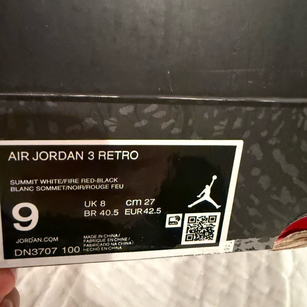 Jordan 3 Retro Size 9 - Picture 7 of 7